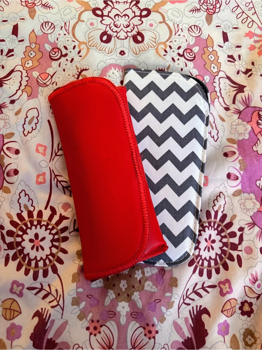 Red Neoprene Sunglasses Sleeve with Gray Chevron Case